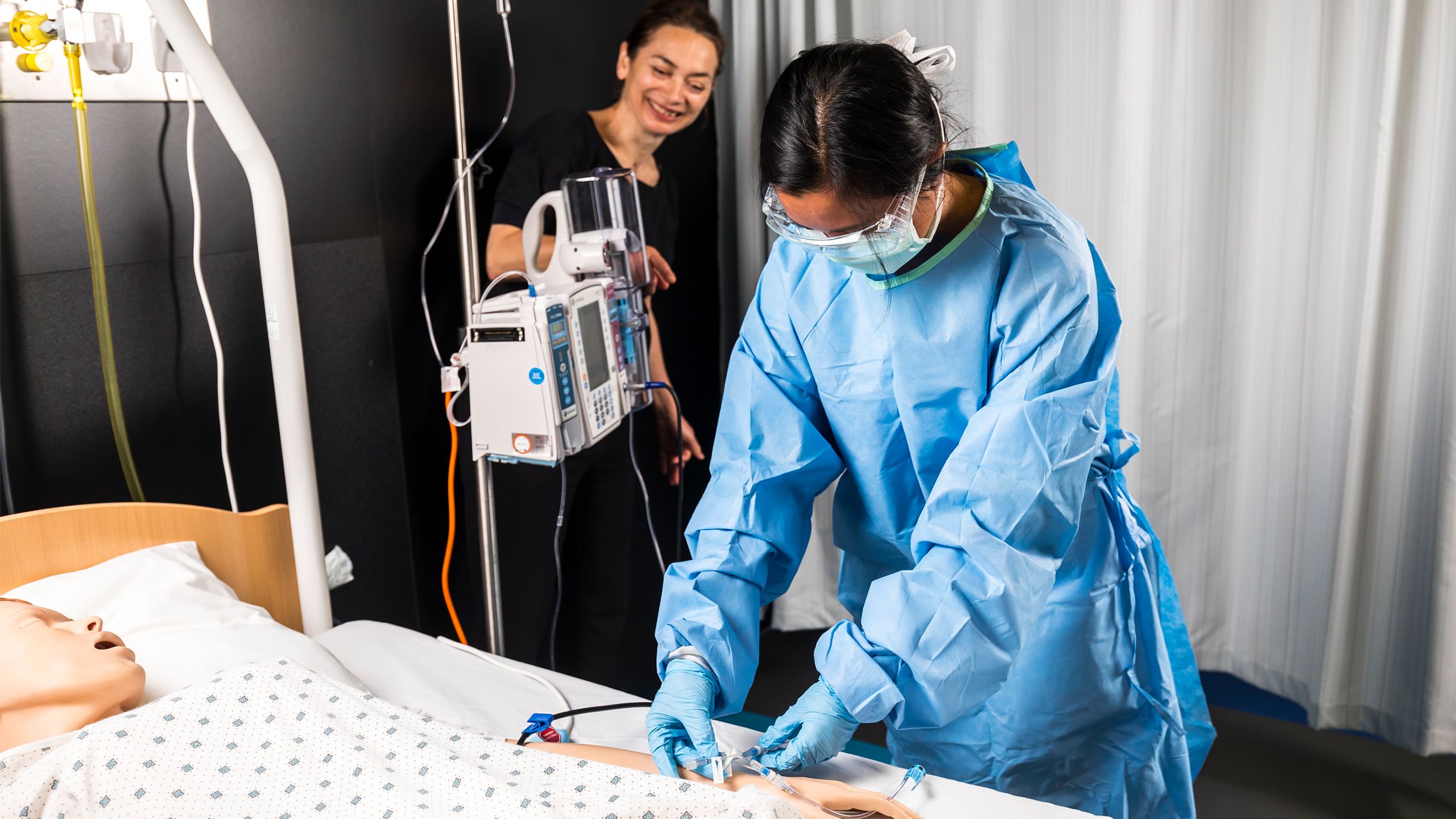 Aged care registered nurse Rocel Sheker and ANMF (Vic Branch) Course Development Coordinator Corinne opt Hoog at a ‘Reorientation to acute care’ workshop.